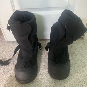 Neos Overshoe Thorogood Explorer Boots